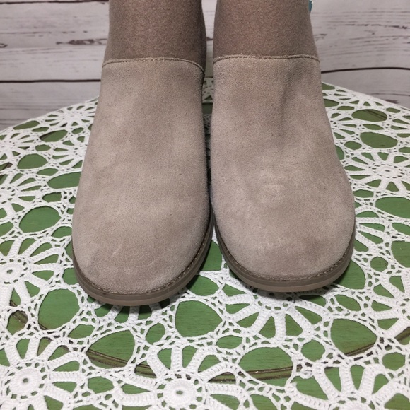 NWOB TOMS “Lacy” Tan Suede/Wool Ankle Boots - Picture 2 of 7